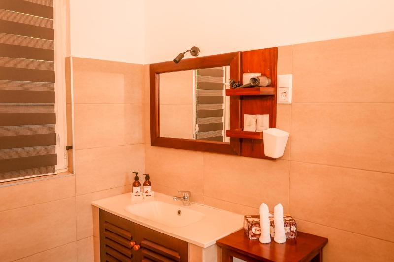 Beach Club Bungalow Induruwa - image 32