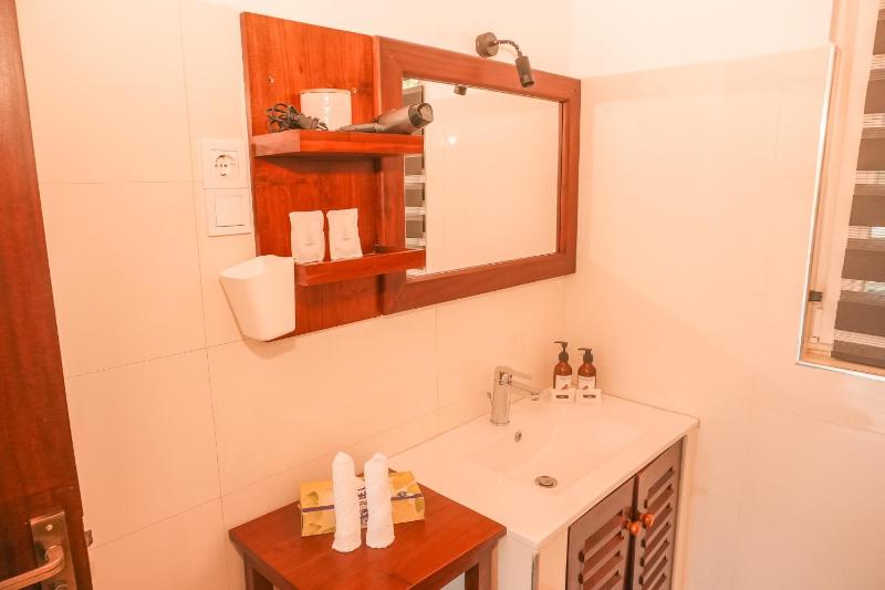 Beach Club Bungalow Induruwa - image 42