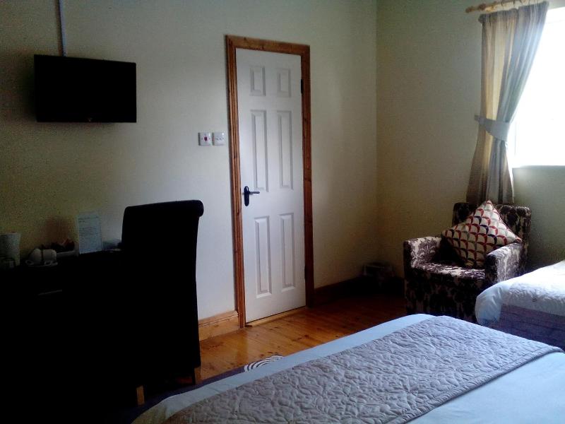 Double or Twin Room image 3