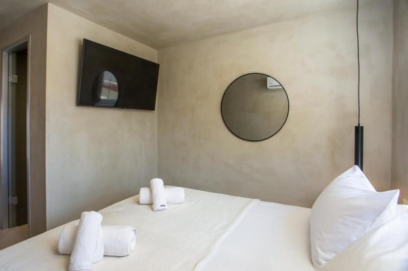 New Town Deluxe Loft - image 16
