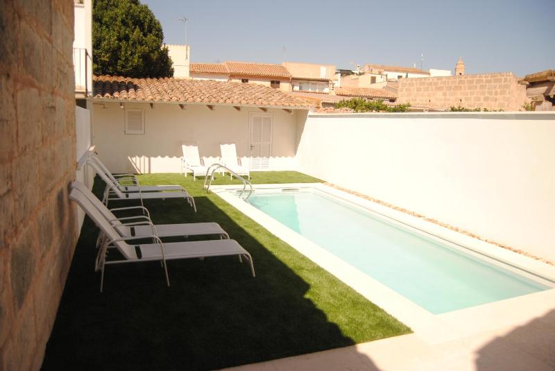 Apartment with Pool View  image 4