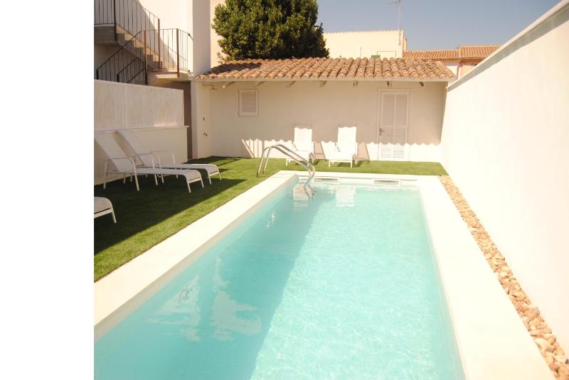 Apartment with Pool View  image 3