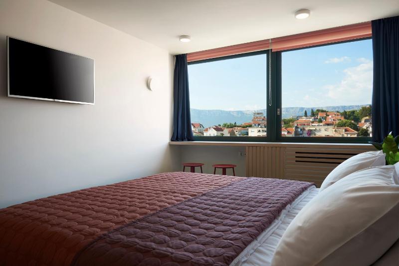 Superior Double Room with City View image 2