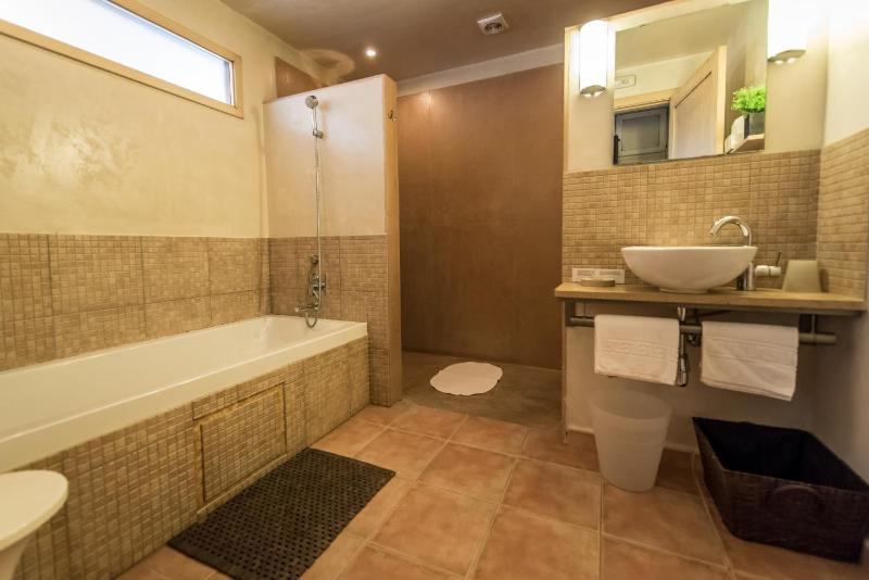 Comfort Double Room with Balcony image 3