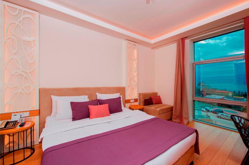 Double or Twin Room with Sea View image 4