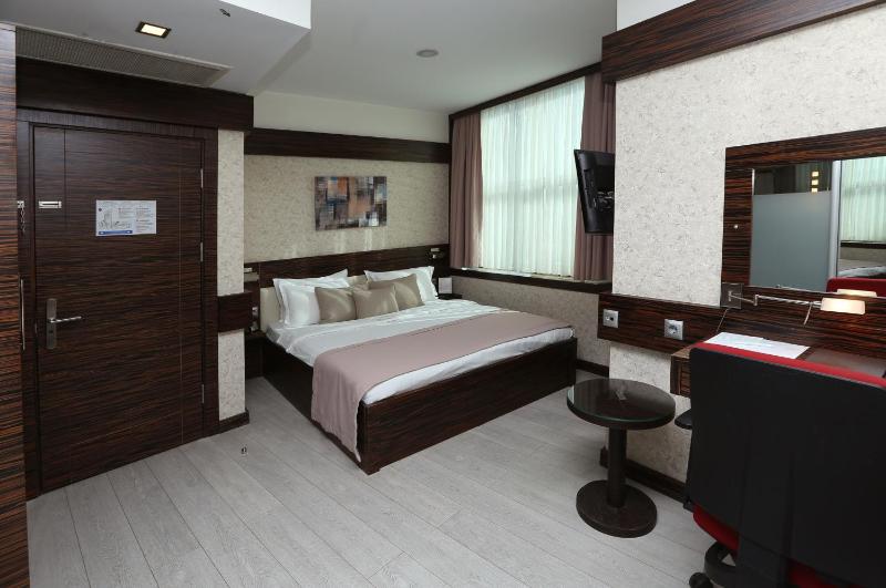Double or Twin Room with Sea View image 2