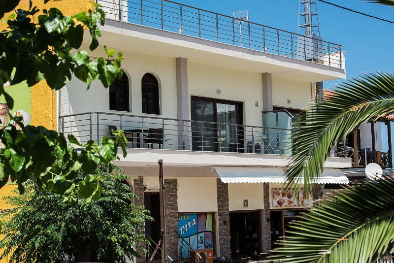 Deluxe Double Room with Balcony and Mountain View image 3