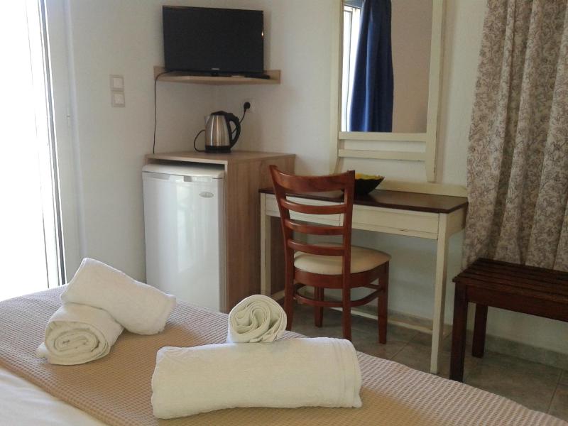 Double or Twin Room with Garden View image 4