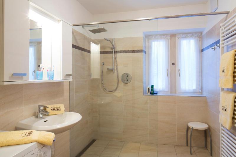Three-Bedroom Apartment - Annex 1.5km from Vidor Resort image 2
