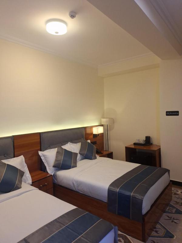 Point Central Hotel - image 10