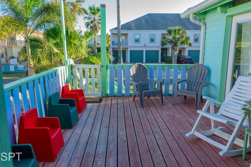 Warm Vibes 5 mins to Beach Cool Retro Feel home - image 17