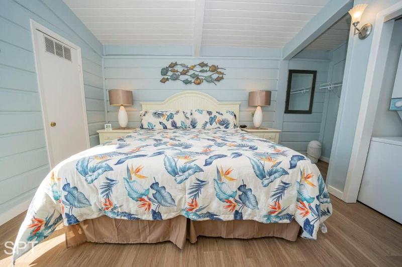 Warm Vibes 5 mins to Beach Cool Retro Feel home - image 37