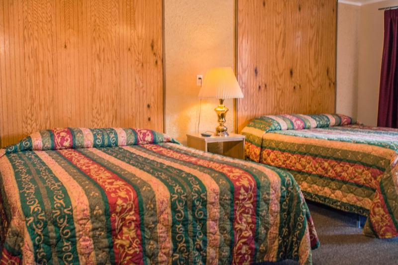 Queen Room with Two Queen Beds image 2