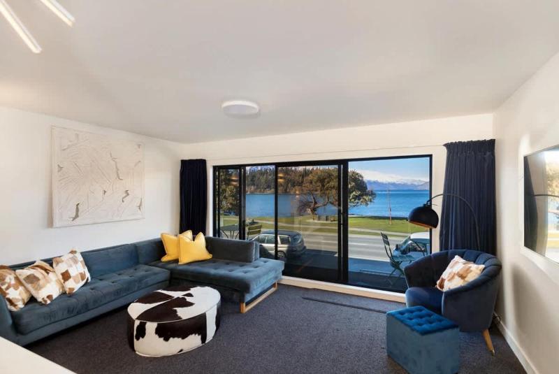 TAHUNA LAKEFRONT LUXURY Central Location - image 45