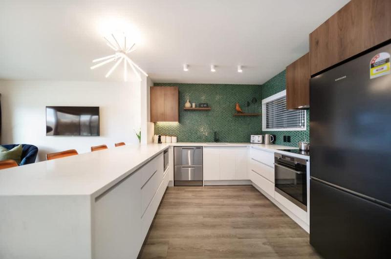 TAHUNA LAKEFRONT LUXURY Central Location - image 38