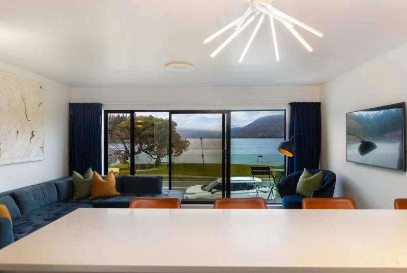 TAHUNA LAKEFRONT LUXURY Central Location - image 34
