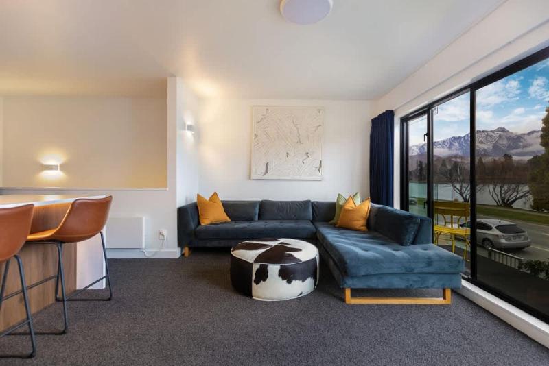 TAHUNA LAKEFRONT LUXURY Central Location - image 20