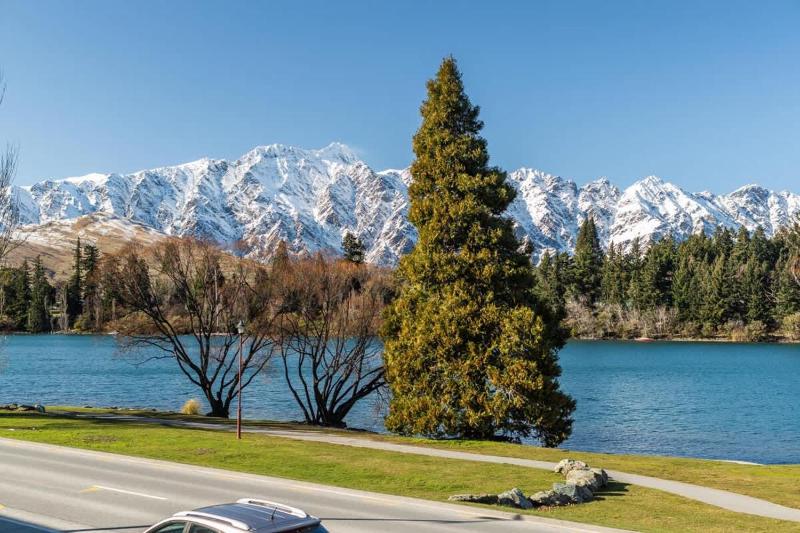 TAHUNA LAKEFRONT LUXURY Central Location - image 27
