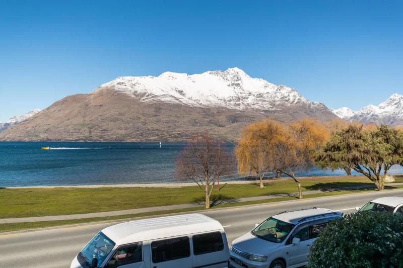 TAHUNA LAKEFRONT LUXURY Central Location - image 22