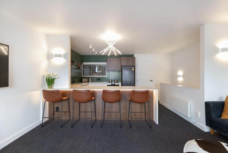 TAHUNA LAKEFRONT LUXURY Central Location - image 19