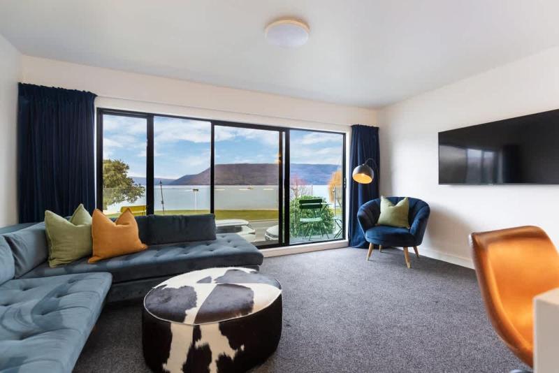 TAHUNA LAKEFRONT LUXURY Central Location - image 7