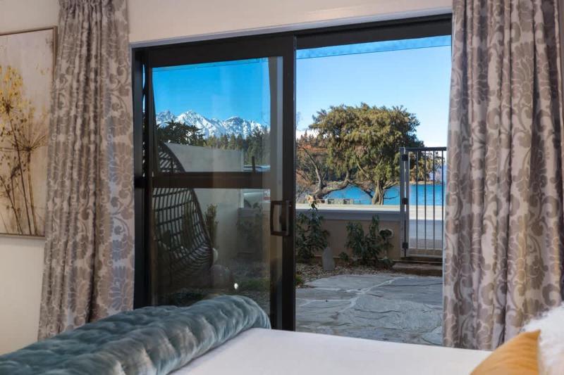TAHUNA LAKEFRONT LUXURY Central Location - image 46