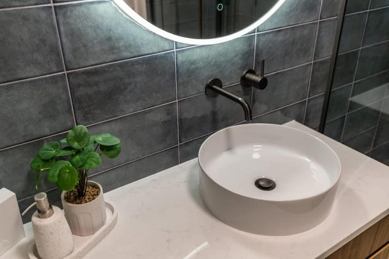 TAHUNA LAKEFRONT LUXURY Central Location - image 48