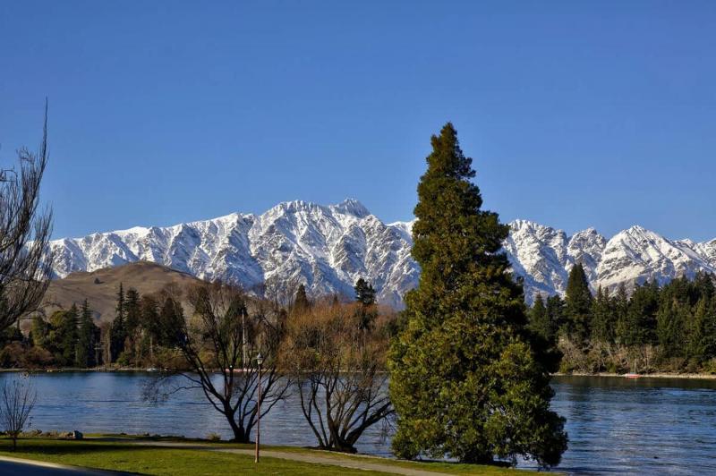 TAHUNA LAKEFRONT LUXURY Central Location - image 28