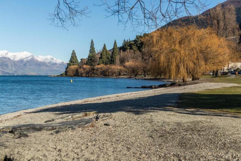 TAHUNA LAKEFRONT LUXURY Central Location - image 5