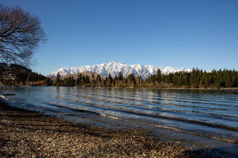 TAHUNA LAKEFRONT LUXURY Central Location - image 9