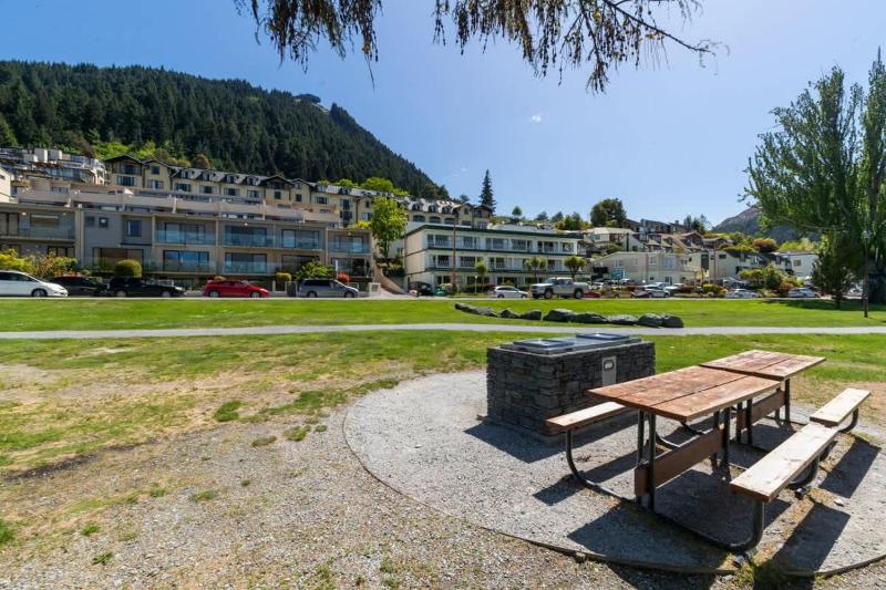 TAHUNA LAKEFRONT LUXURY Central Location - image 49