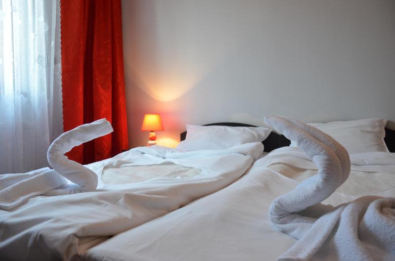 Twin Room with Garden View image 1