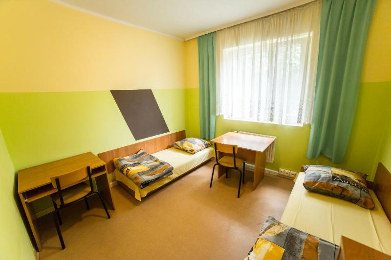 Twin Room with Private Bathroom image 3