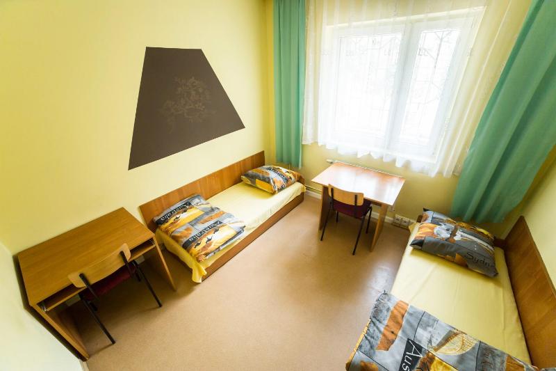 Twin Room with Private Bathroom image 4