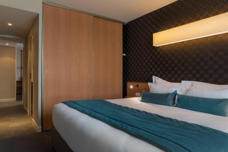 King Suite with Sofa Bed - Non-Smoking image 3