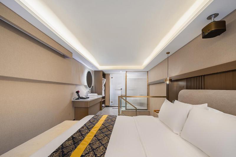 Ouchen International Sky River Hotel (Monument to the people's Liberation Pedestrian Street Store Chongqing) - image 22