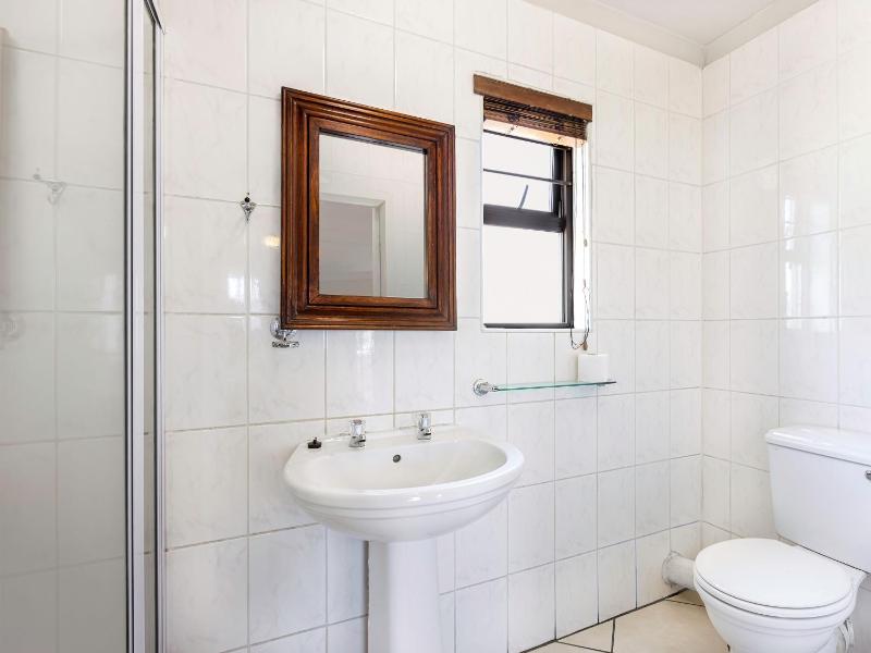 Schoongezich Guesthouse - image 12