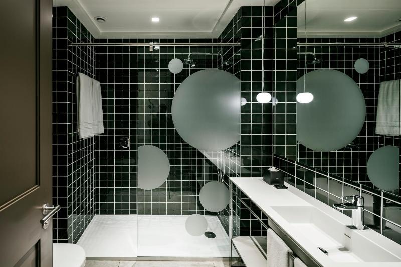 Three-Bedroom Apartment (6 Adults) image 3