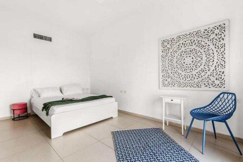 Mediterranean Vista Apartment in front of Gordon - image 12