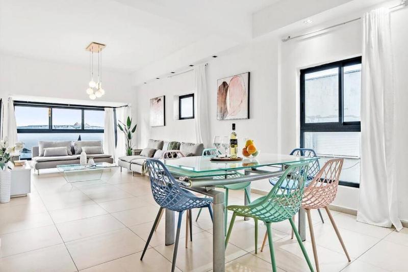 Mediterranean Vista Apartment in front of Gordon - image 15
