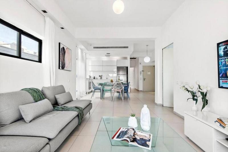 Mediterranean Vista Apartment in front of Gordon - image 14