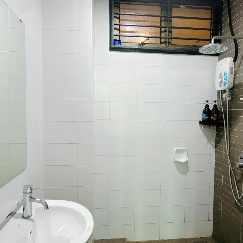 21 - (Netflix) Warm Cozy Home @ Mount Austin JB - image 12