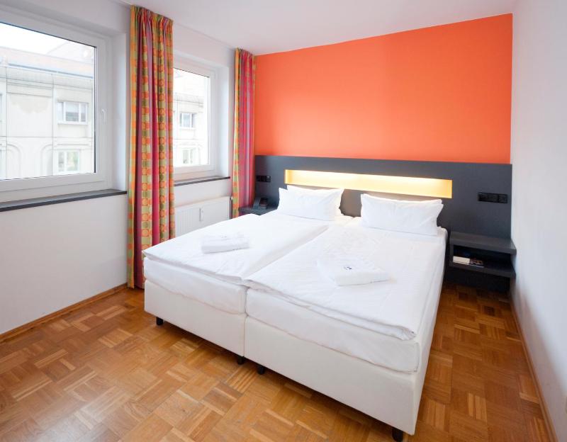 Standard Double Room image 3