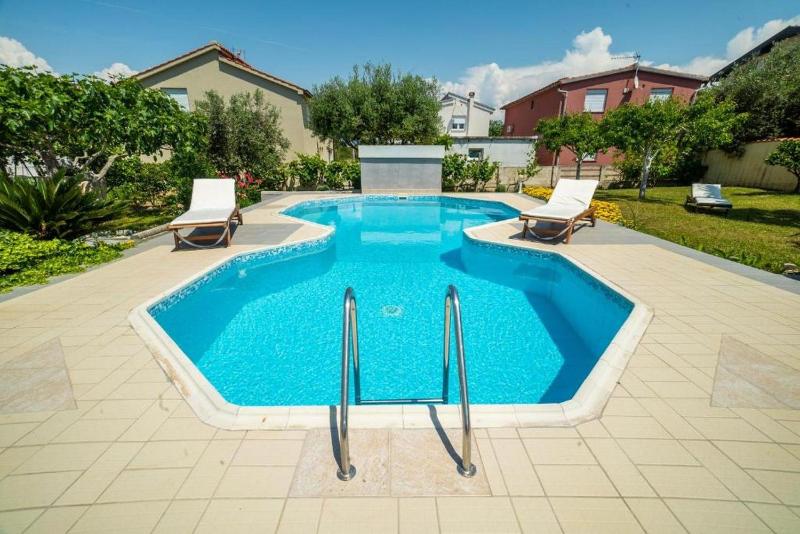 Villa Jelena Vir near beach - image 9