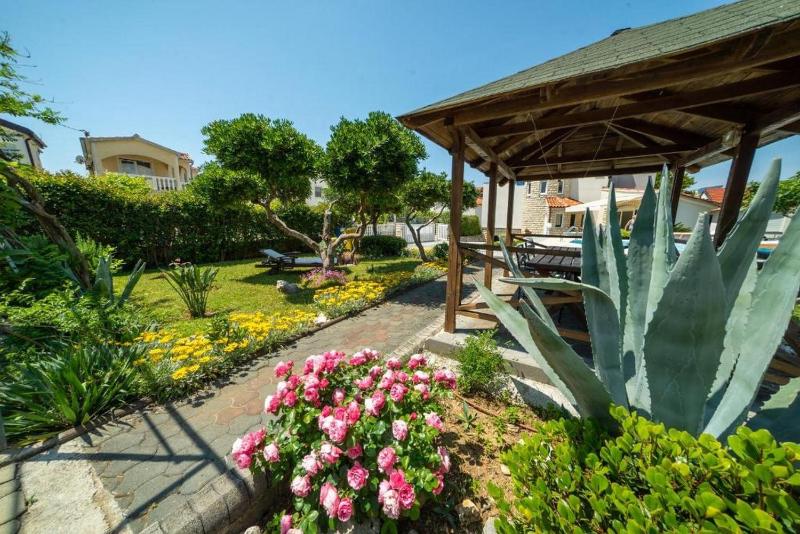 Villa Jelena Vir near beach - image 38