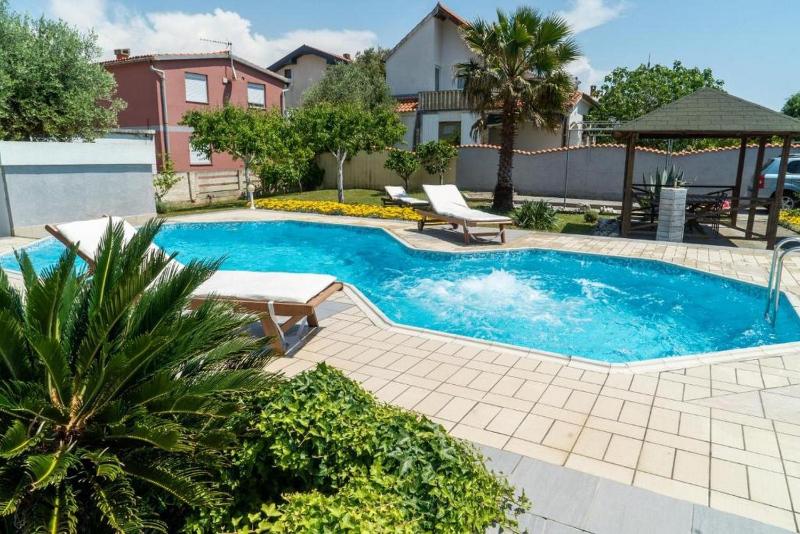 Villa Jelena Vir near beach - image 2