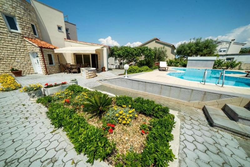 Villa Jelena Vir near beach - image 31