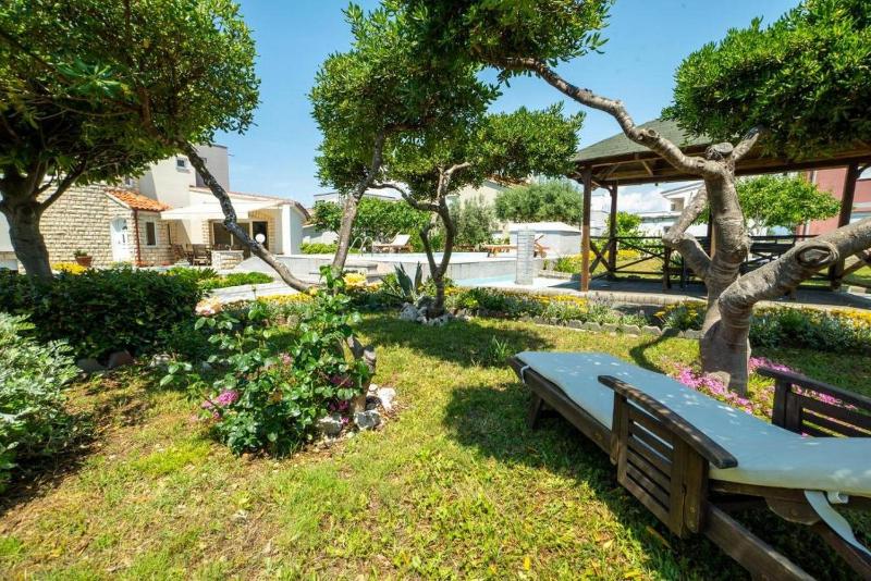 Villa Jelena Vir near beach - image 18