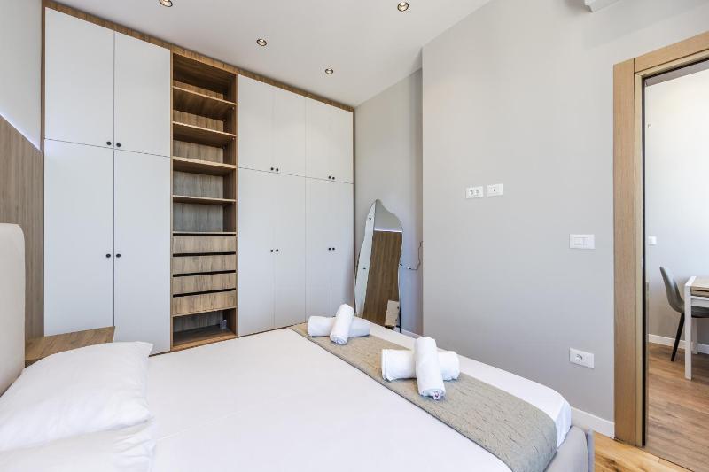 Stylish Sky Apartment Romantic Sea & City View - image 4