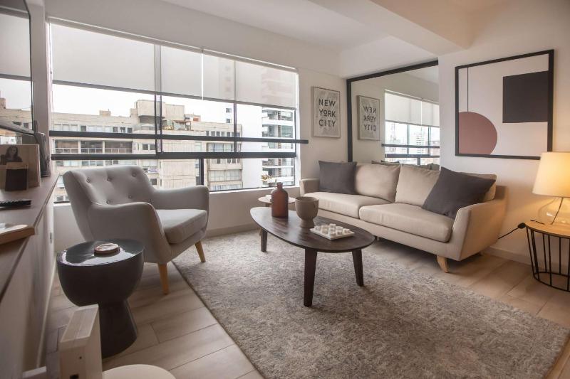 Enlightening 1BR in Miraflores - image 1